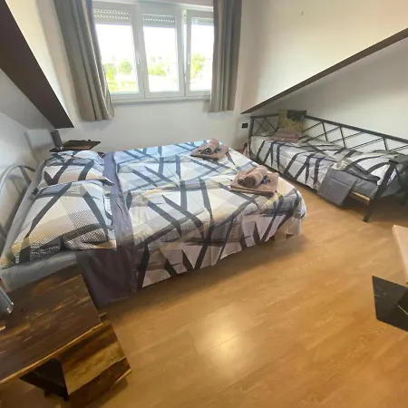 Ari And Bonnie - Cozy With Roof Terrace Apartment *