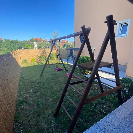 Ari And Bonnie - Cozy With Roof Terrace Apartamento Pula